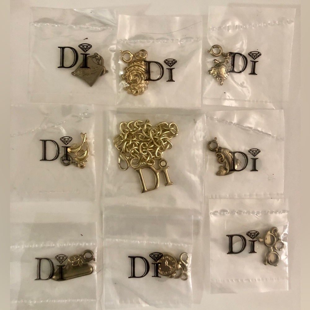 Diamonds International Bracelet with 8 additional Caribbean Charms set